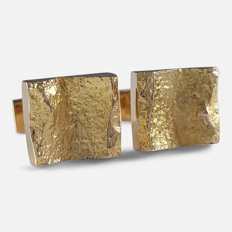 the cufflinks viewed from the left side at a slight angle