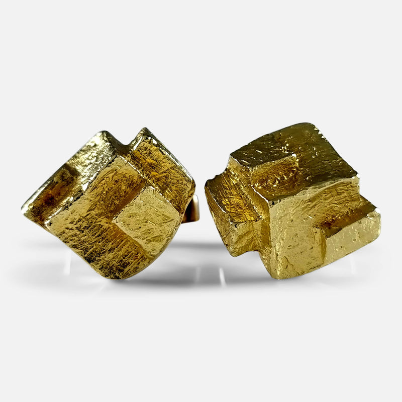The pair of 18ct Yellow Gold Cufflinks by Kutchinsky, viewed from the front