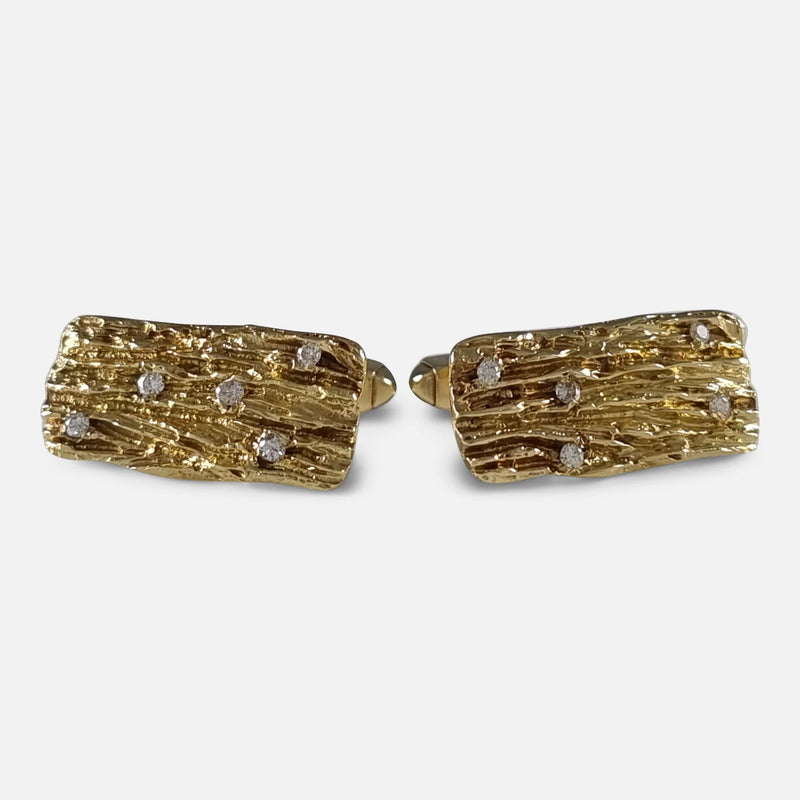 the gold diamonds facing forward angled slightly away from each other