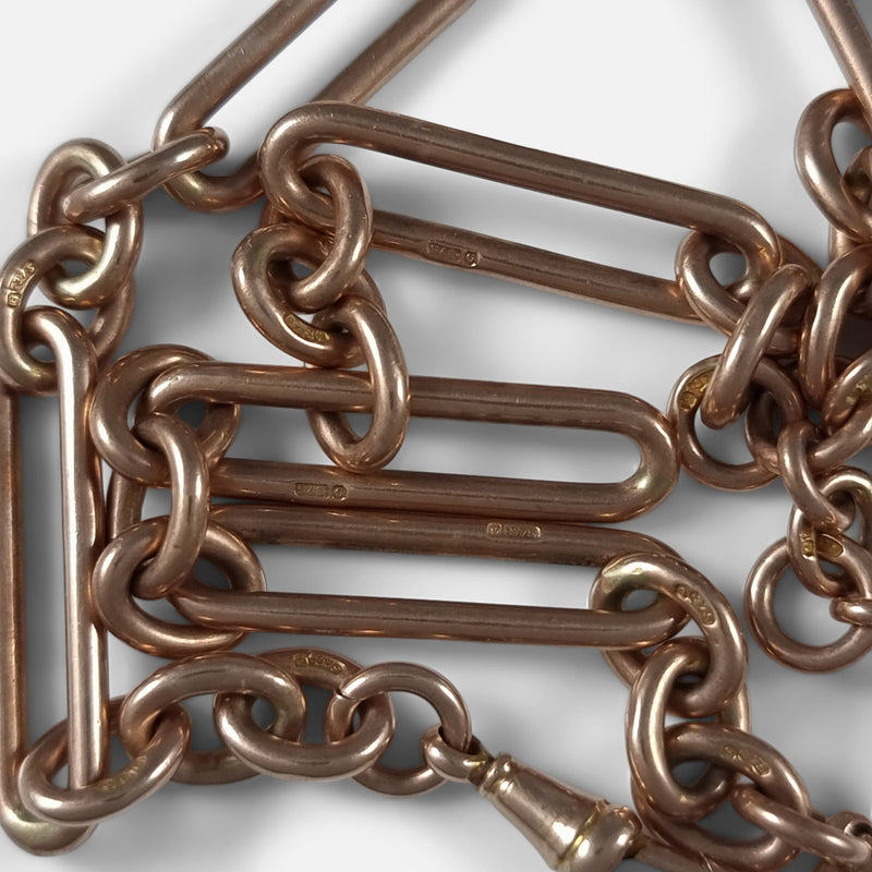 a number of chain links in focus