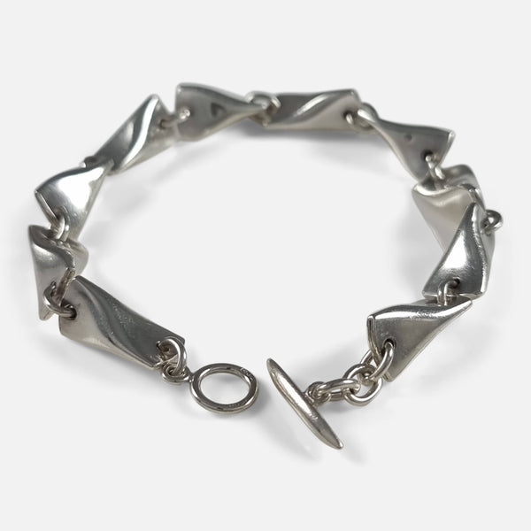 the bracelet viewed from a raised position when unfastened