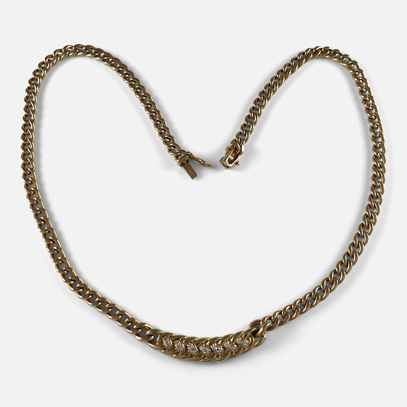 the curb chain necklace viewed from the front