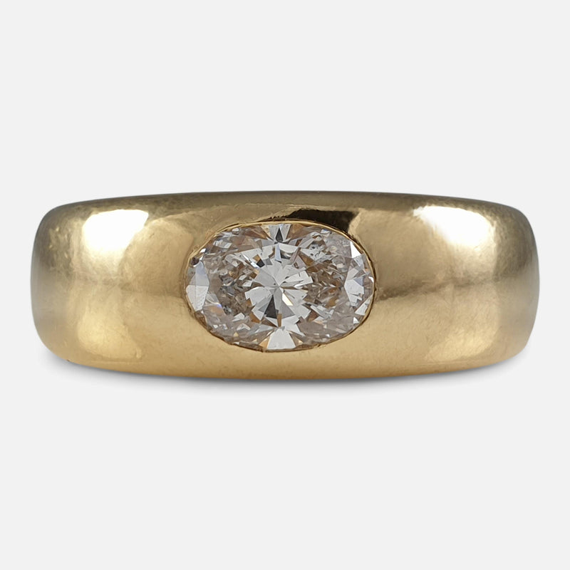 the 18ct gold ring viewed from the front