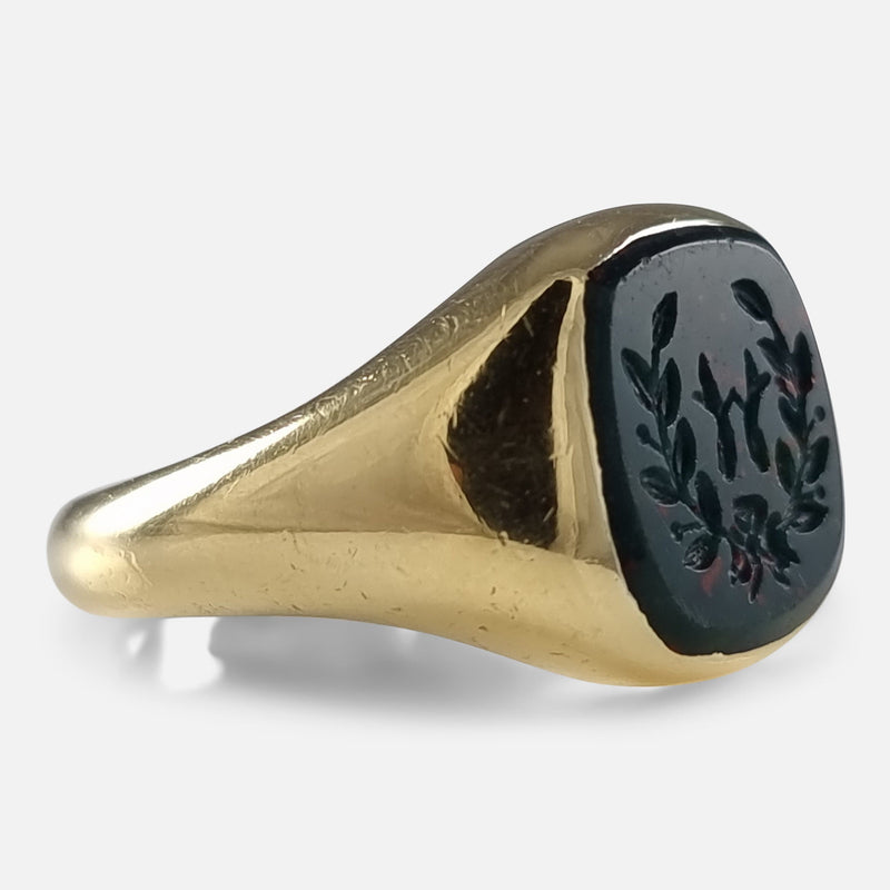 the signet ring viewed from the left side at a slight angle