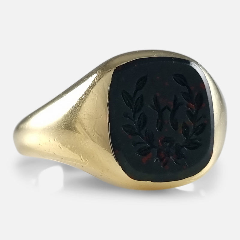 the signet ring viewed from the left side at a slight angle