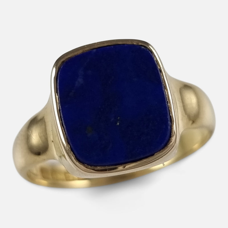 a birds eye view of the 18ct gold ring