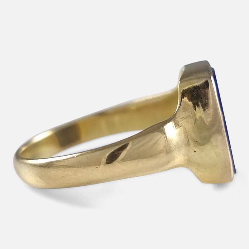 a side on view of the ring