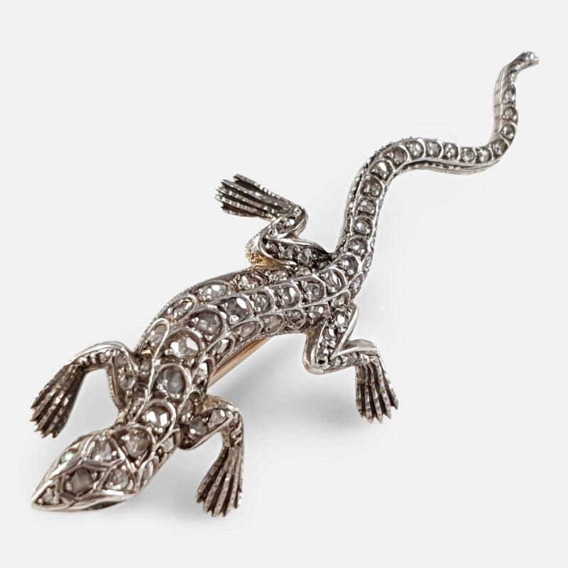 lizard brooch viewed from a diagonal angle