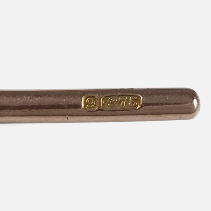 focused on the gold fineness mark to the T-bar