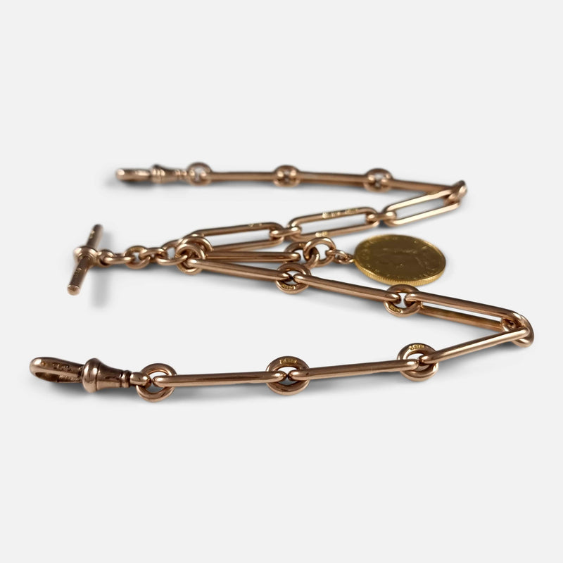 a side on view of the chain links