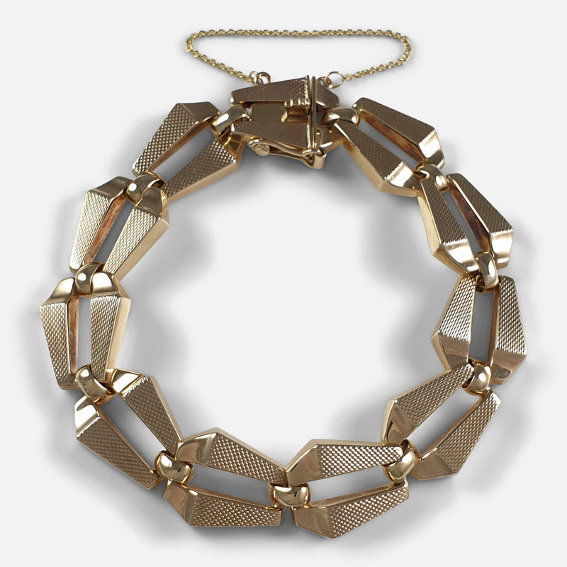 the vintage 9ct gold engine turned link bracelet viewed from above