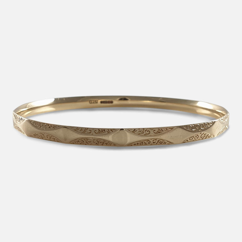 the decoration on the bangle