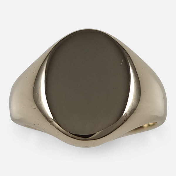 the 9ct yellow gold signet ring viewed from above