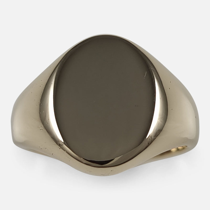 the 9ct yellow gold signet ring viewed from above