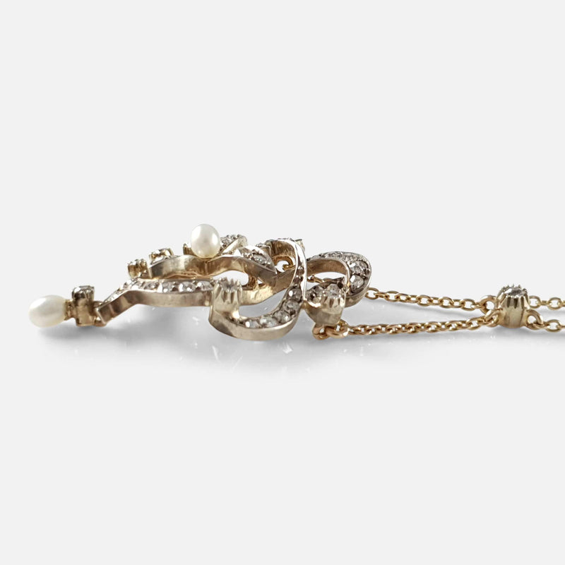 a view of the pendant from the right side on