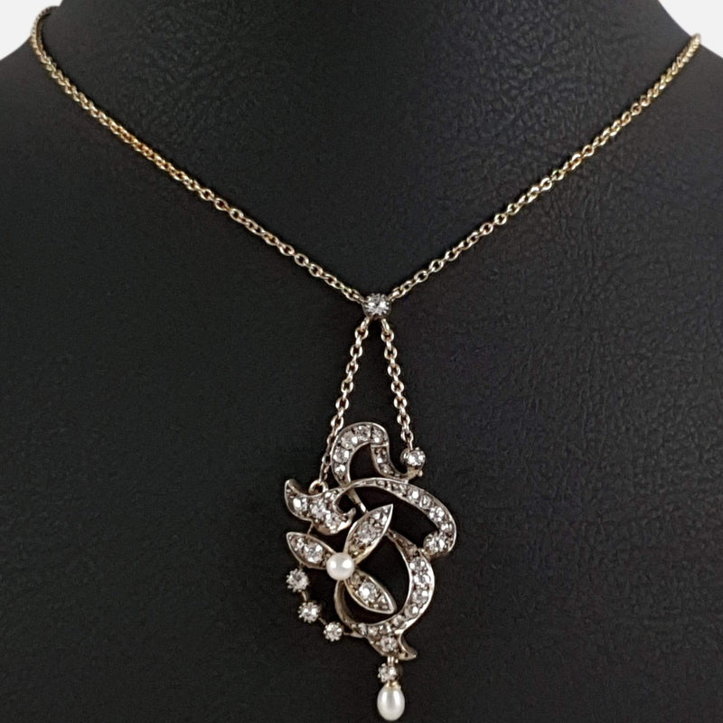 focused in on the pendant on the bust