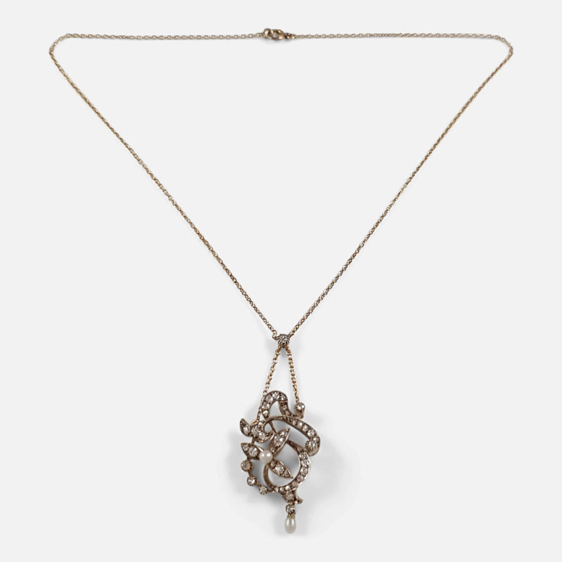 the pendant and necklace chain