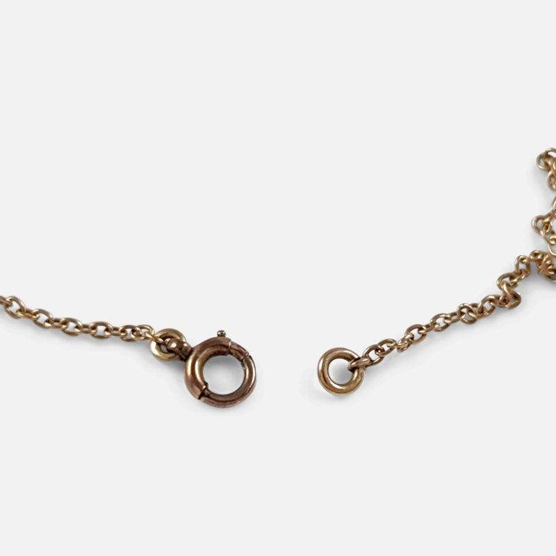the clasp and chain unsecured