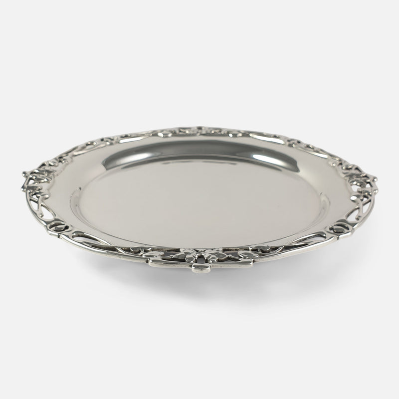 a view of the salver from the front
