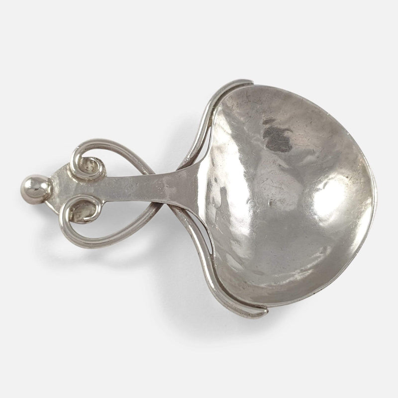a side on view of the tea caddy spoon