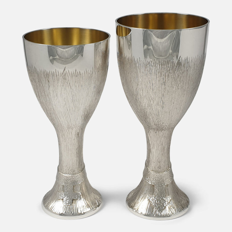 both cups standing side by side facing forward