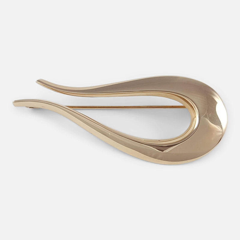 the 14ct gold modernist brooch from the front
