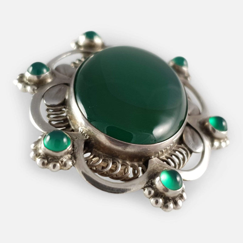 the brooch viewed from the left side