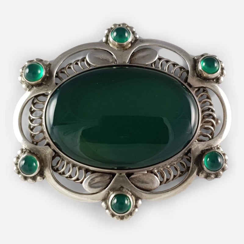 the antique 1910s silver green agate brooch viewed from the front