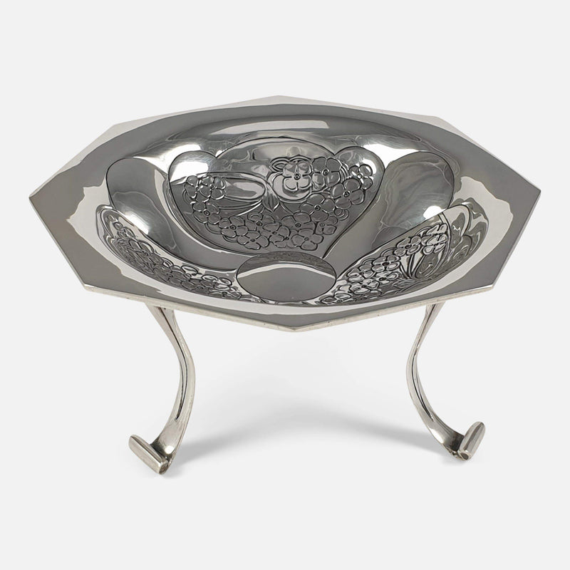 the 1900s antique Art Nouveau silver Tazza viewed from the front