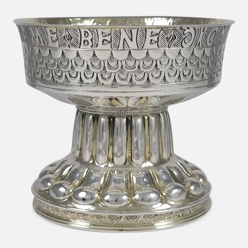 the cup viewed from the front
