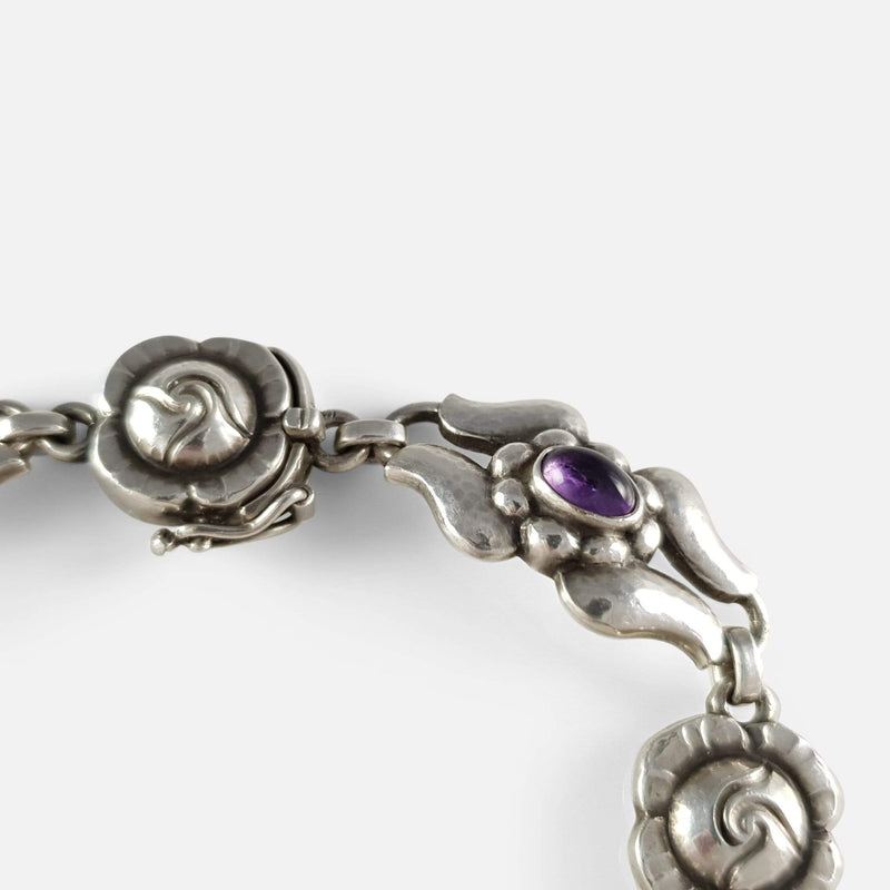 a view of the bracelet links