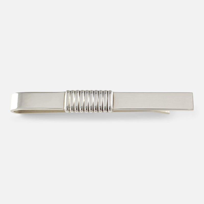 the tie bar viewed horizontally