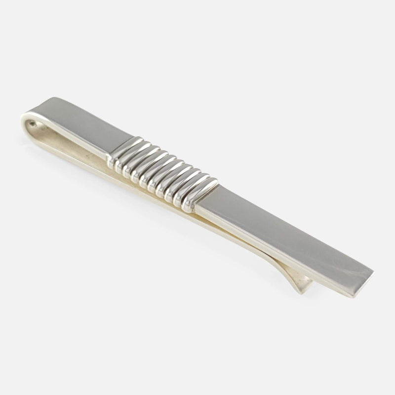 the tie bar viewed diagonally