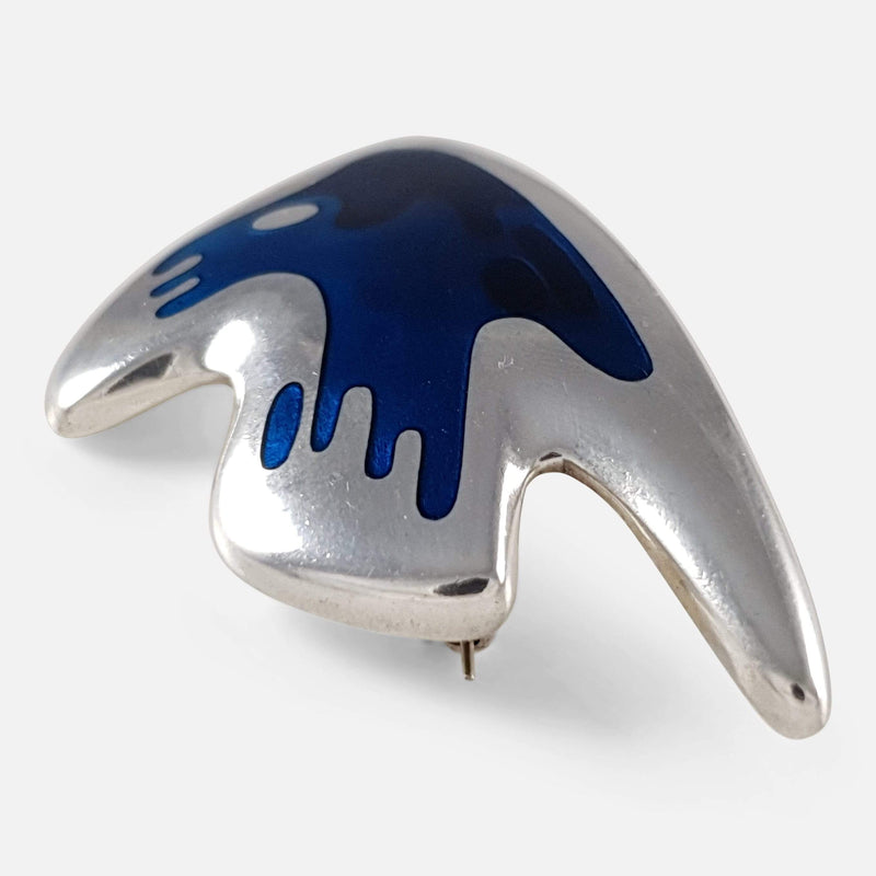 the silver brooch viewed from the right side on