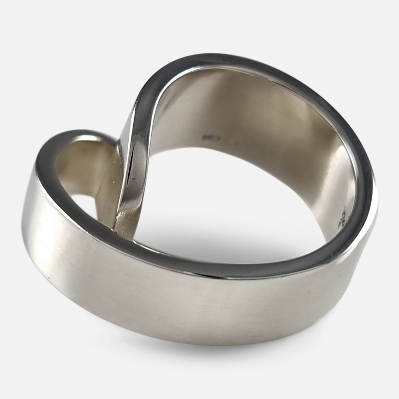 a side on view of the ring when laid flat