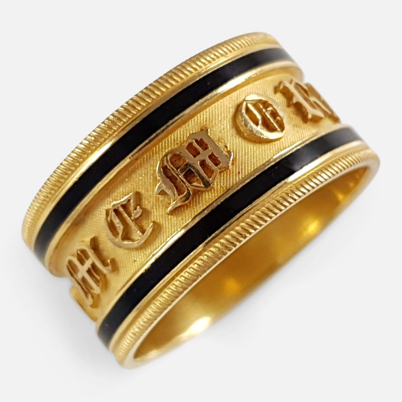the George III 22ct gold and enamel mourning ring viewed from above