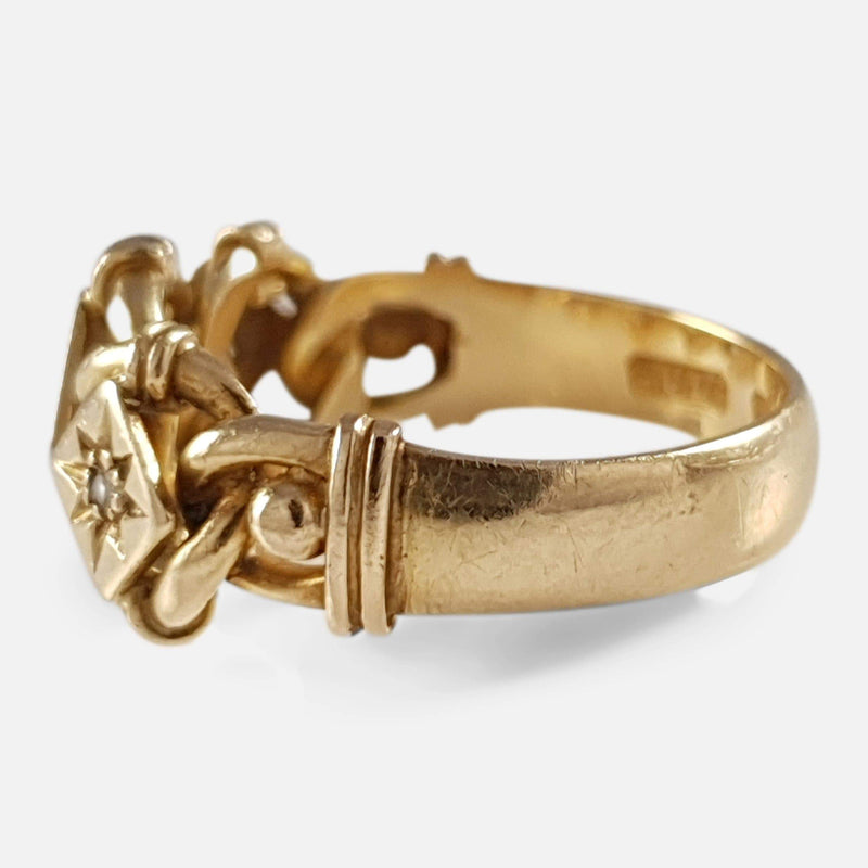a side on view of the ring