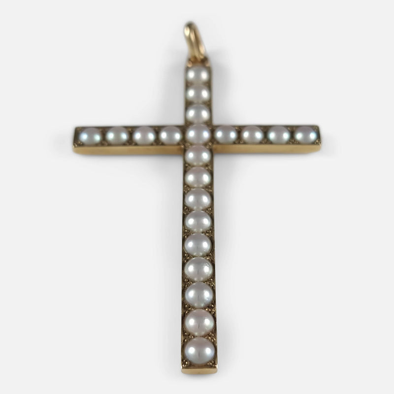 looking along the length of the pendant from the end