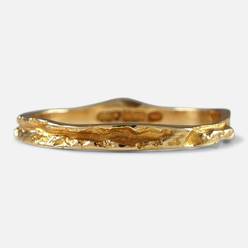 the Lapponia 18ct gold ring in focus