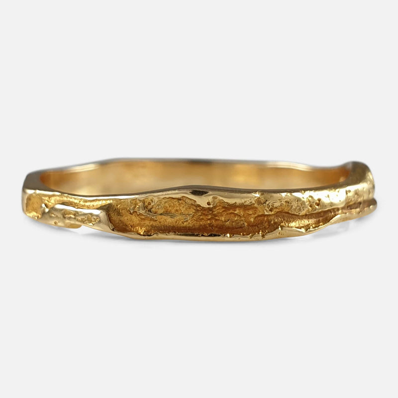 the 18ct yellow gold ring in focus