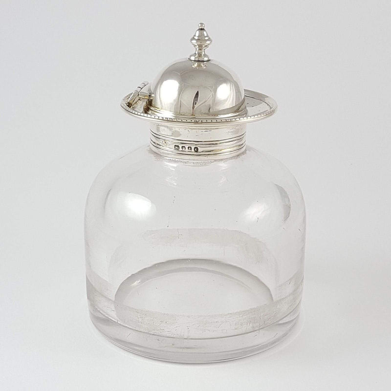 the inkwell with lid closed