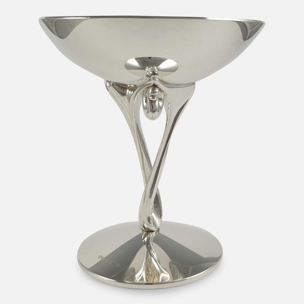 the silver Tazza viewed from the front