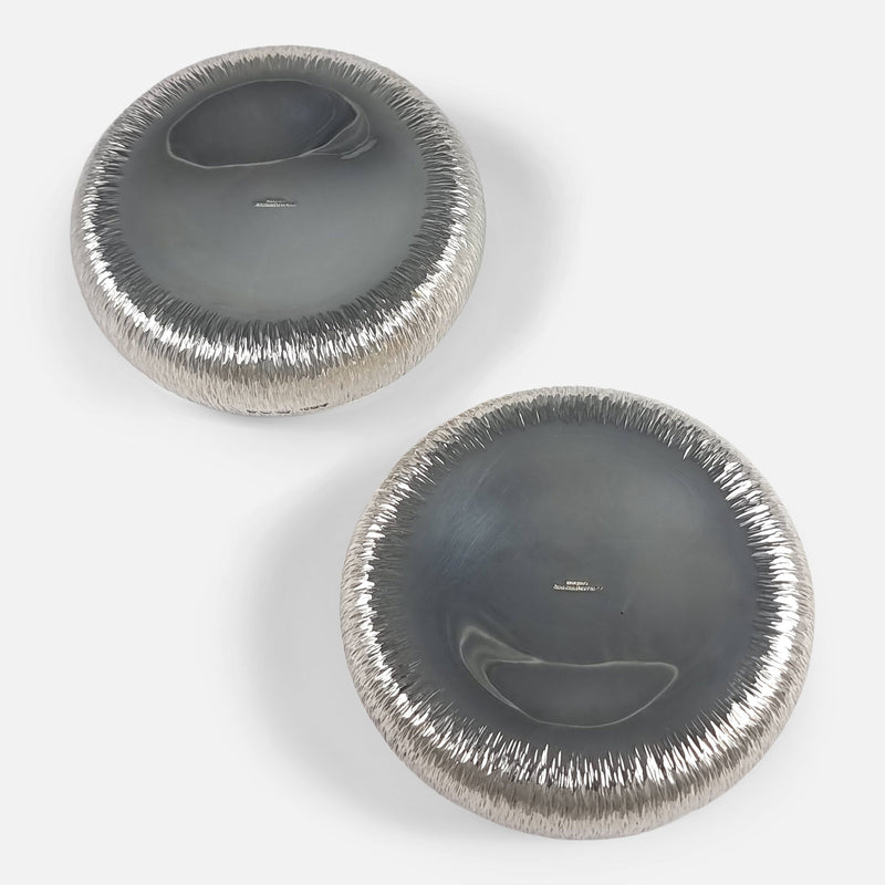 the underside of the bowls viewed diagonally