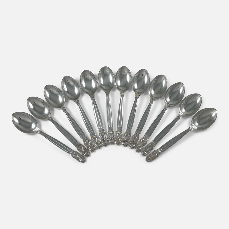 the spoons spread out in a fan shape