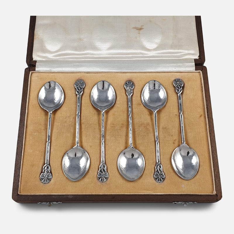 the set of teaspoons viewed in the case