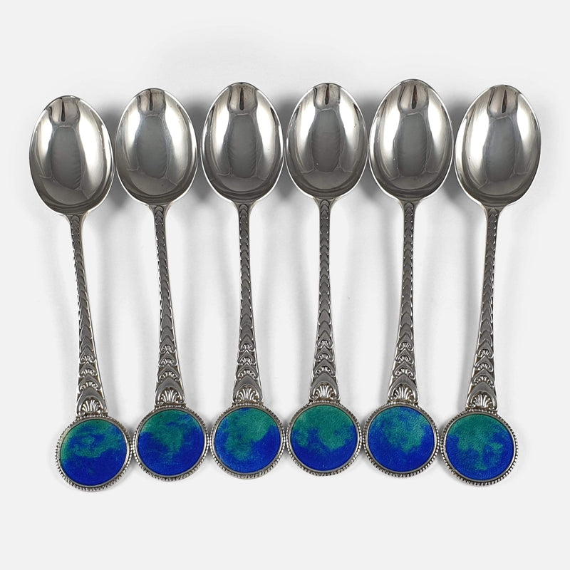 the silver teaspoons viewed from the front