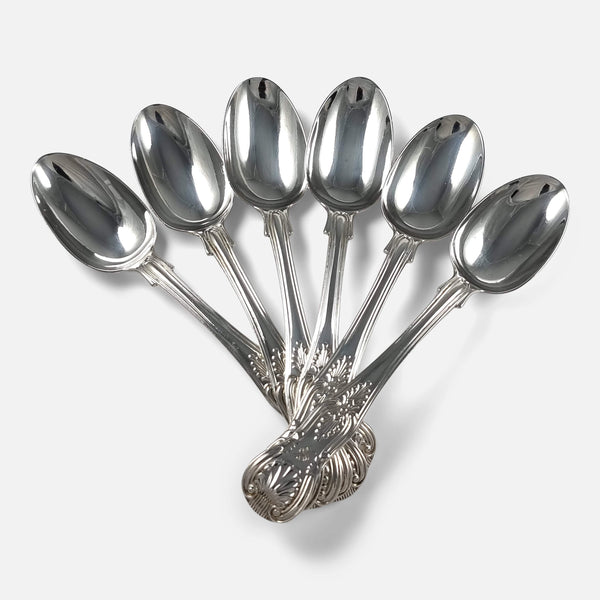 the spoons in fan formation