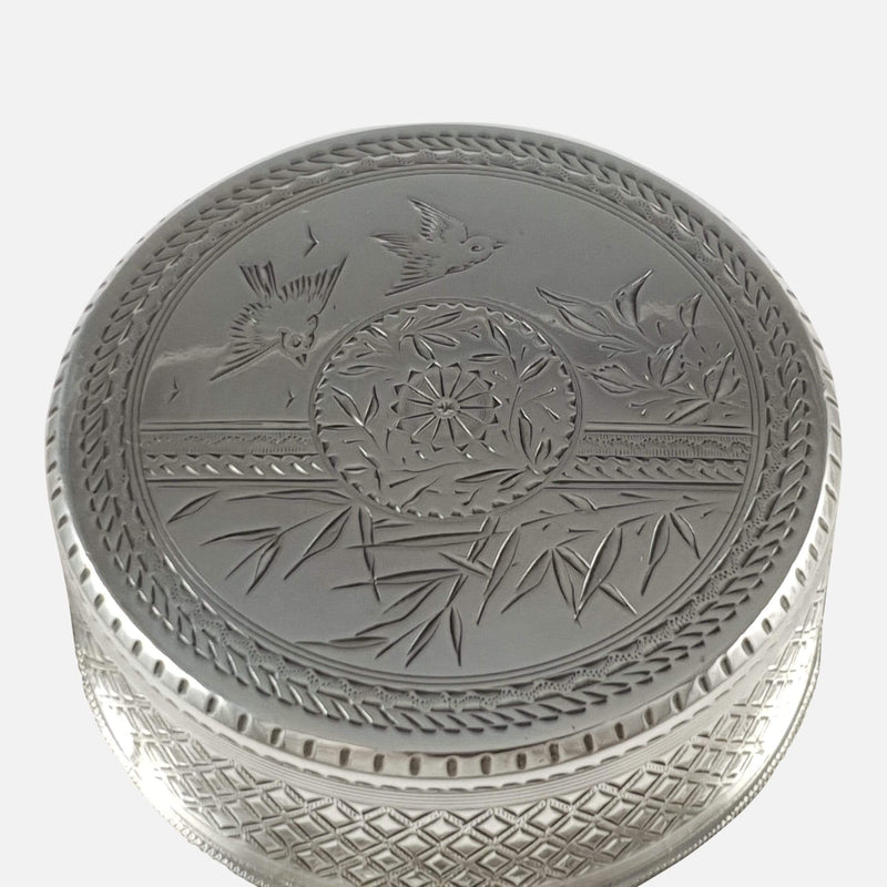 the Japonesque Aesthetic Movement engraving to the lid
