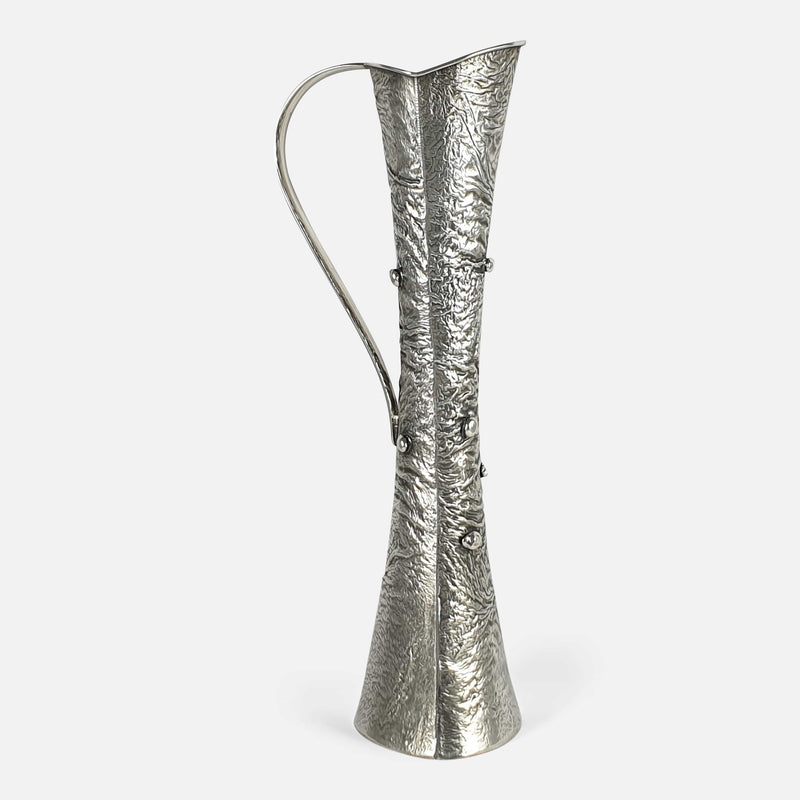 the vase viewed from the left side on