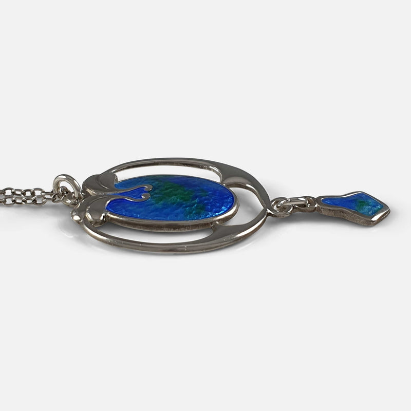 the pendant viewed side on